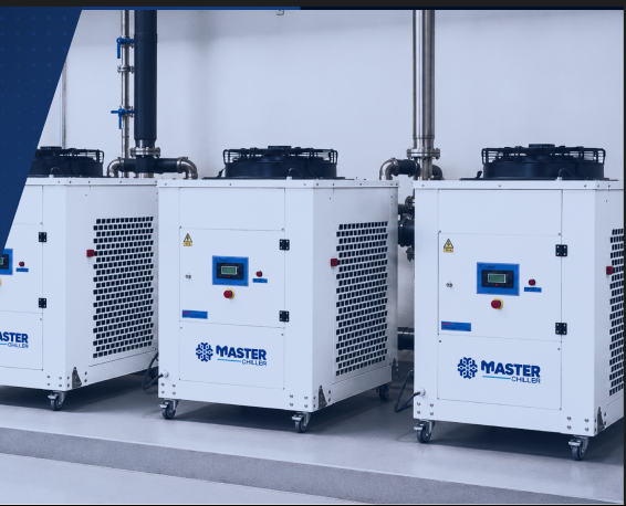 Equipamentos de refrigeração industrial Master Chiller em operação